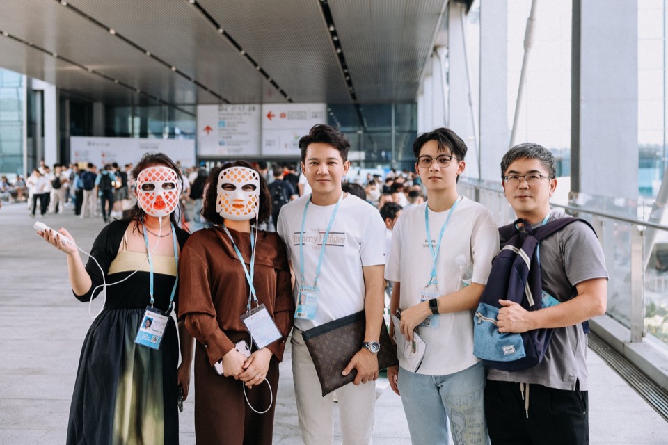 Overseas client testing Radiant LED mask at trade show