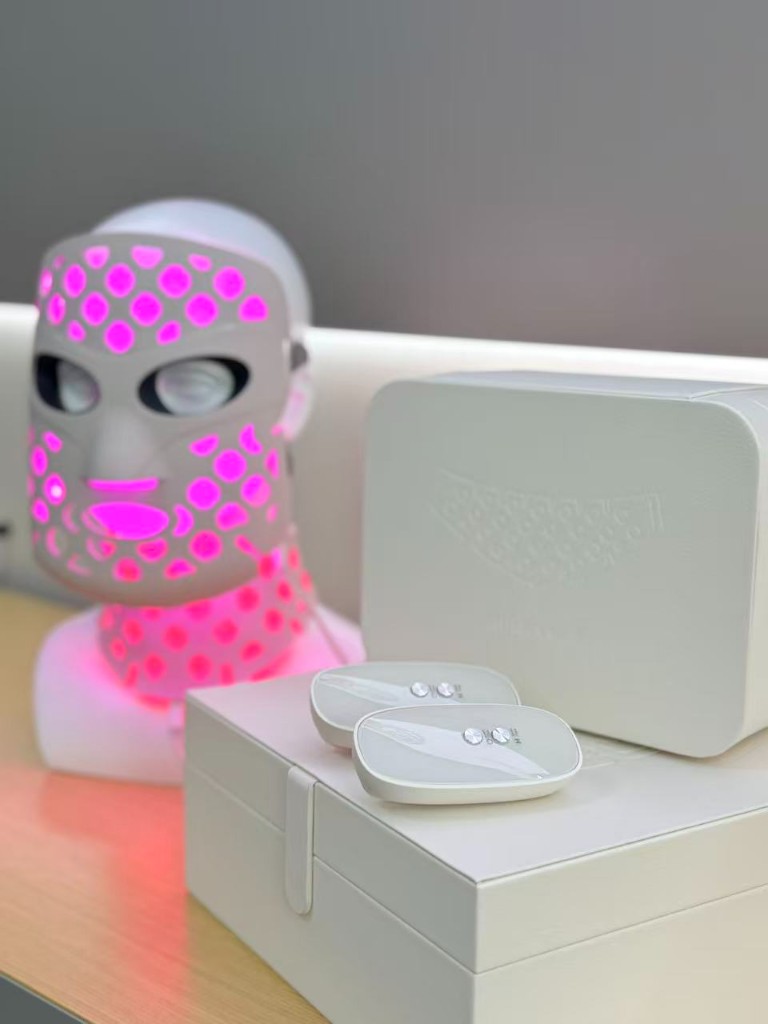 Custom embossed retail box for private label LED face mask