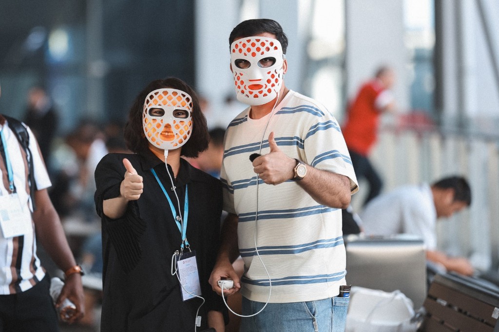 LED Facial Mask — Gen 1 flagship wear test